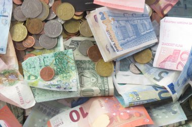 Dünyanın her yerinden farklı ülkelerden para birimi