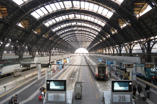 Mailand Italien Januar 2016 Milano Centrale Hauptbahnhof Mailand Mit Zügen — Stockfoto