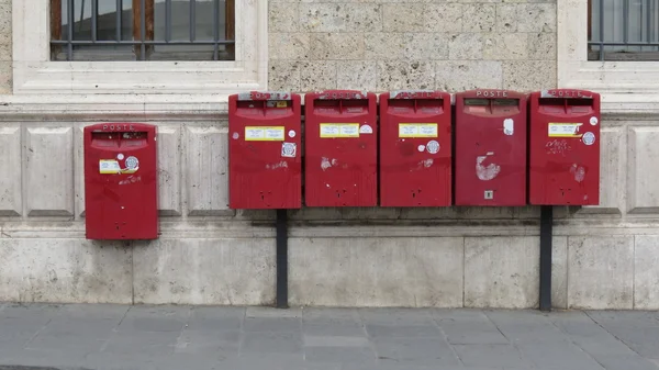 Σιένα Ιταλία Περίπου Απριλίου 2016 Σειρά Των Γραμματοκιβωτίων Κουτί Επιστολή — Φωτογραφία Αρχείου