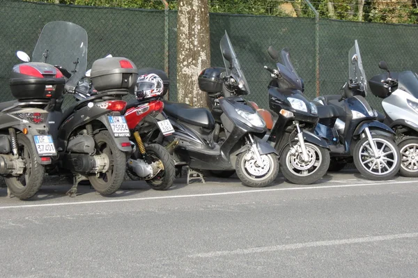 Σιένα Ιταλία Περίπου Απριλίου 2016 Είσοδος Στα Μοτοποδήλατα Σταθμευμένο Ένα — Φωτογραφία Αρχείου