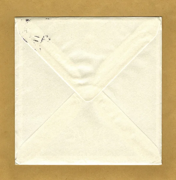 Une Enveloppe Lettre Postale Carrée Blanche Sur Fond Papier Brun — Photo