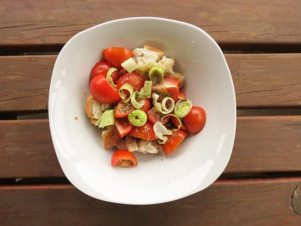 Panzanella Salat Aus Der Toskana Mit Altem Brot Tomaten Lauch — Stockfoto