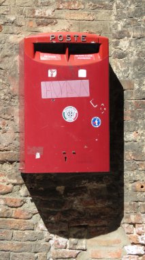 Siena, İtalya - Nisan 2016 yaklaşık: satır mektup kutusu posta kutusu posta göndermek için