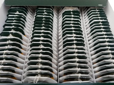 Yaklaşık Ekim 2015 - Londra, İngiltere: Ahmad çay, karton kutu içinde 100 çay poşetleri yakın çekim