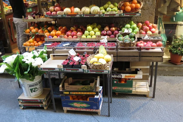 Florença Itália Circa Abril 2016 Frutas Legumes Exposição Balcão Frutas — Fotografia de Stock