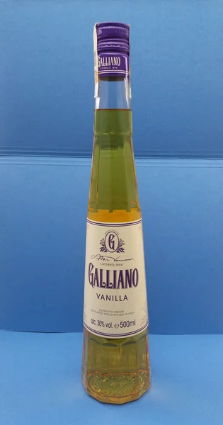 Botol minuman keras Galliano herbal — Stok Foto