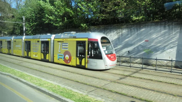 Floransa'da bir tramvay @ — Stok fotoğraf