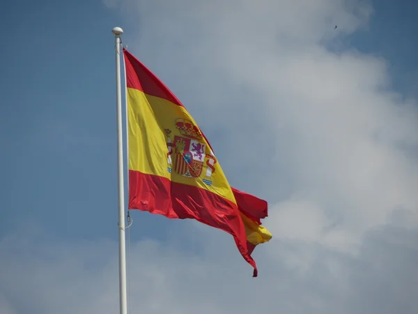 从西班牙漂浮在空中的西班牙国旗 — 图库照片