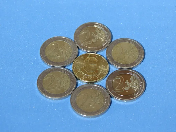Βατικανό Κέρμα Περιβάλλεται Από Κέρματα Ευρώ — Φωτογραφία Αρχείου