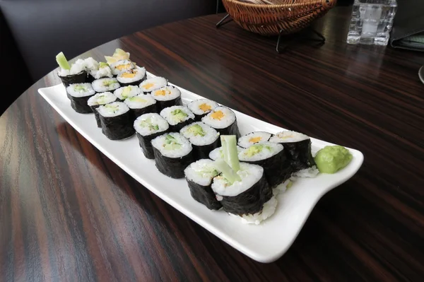 Kappa Pepino Aguacate Oshinko Daikon Escabeche Maki Vegano — Foto de Stock