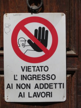 Vietato l 'ingresso ai non addetti ai lavori (yani erişim reddedildi. Sadece yetkili personel) düzenleyici imza