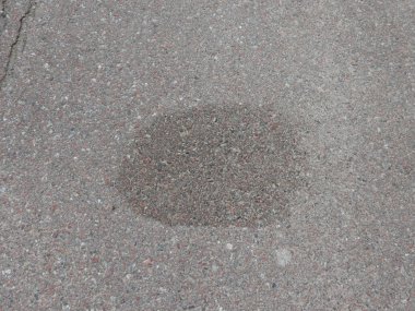 Asfalt zemin üzerine bir sokak detay