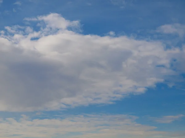 Cielo Blu Con Nuvole Bianche Utili Come Sfondo — Foto Stock