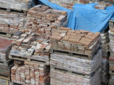 yığın veya Palet yapımı için kırmızı tuğla