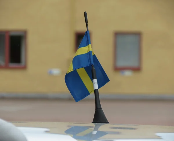 Szwedzki Flaga Narodowa Szwecji Europa Unosząca Się Nad Dach Samochodu — Zdjęcie stockowe