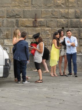 Florence, İtalya - Temmuz 2016 yaklaşık: Mezuniyet töreni ana meydanında