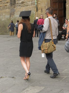 Florence, İtalya - Temmuz 2016 yaklaşık: Mezuniyet töreni ana meydanında
