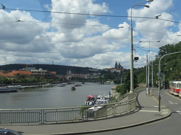 Prague Çek Cumhuriyeti Temmuz 2016 Yaklaşık Şehir Merkezine Nehir Katedral — Stok fotoğraf