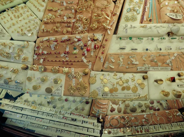 Florence Italië Circa Juli 2016 Gouden Juwelen Tentoongesteld Een Goudsmid — Stockfoto