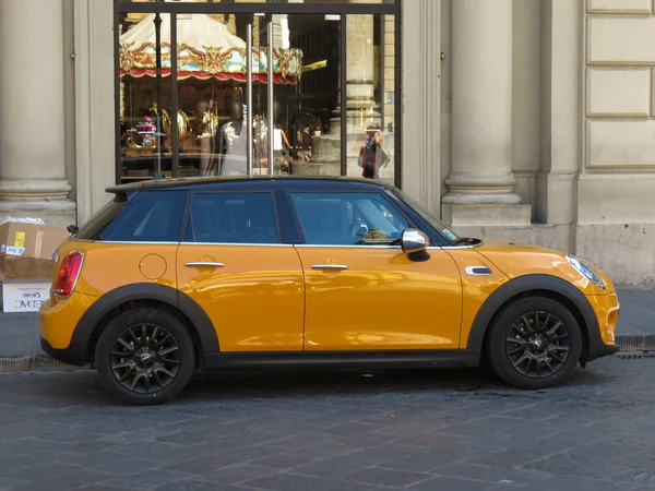 Mini Cooper jaune orange — Photo