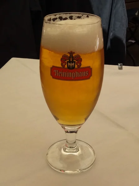 Vienna Avusturya Haziran 2016 Yaklaşık Bir Bardak Reininghaus Lager Bira — Stok fotoğraf