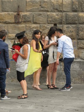Florence, İtalya - Temmuz 2016 yaklaşık: Mezuniyet töreni ana meydanında