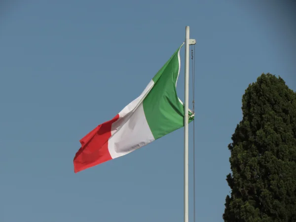 Ιταλική Εθνική Σημαία Της Ιταλίας Ευρώπης Που Αιωρούνται Στον Αέρα — Φωτογραφία Αρχείου
