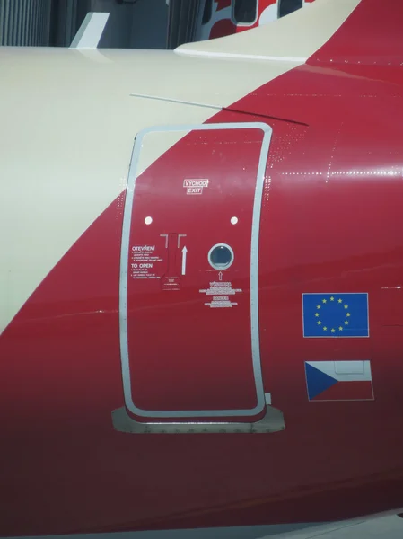 プラハ チェコ共和国 2016 エアバス A319 のチェコ航空 後部ドアの詳細 — ストック写真