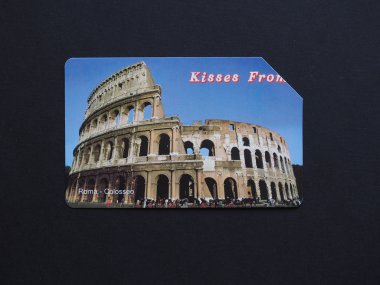 Rome, İtalya - yaklaşık Ağustos 2016: Telecom Italia telefon kartı ile Colosseum
