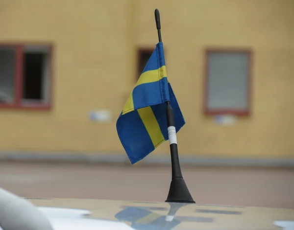 Bandeira Nacional Sueca Suécia Europa Flutuando Sobre Telhado Carro — Fotografia de Stock