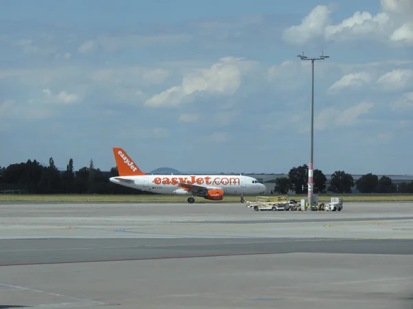 Easyjet Airbus A319 on the runway — Stock Photo, Image