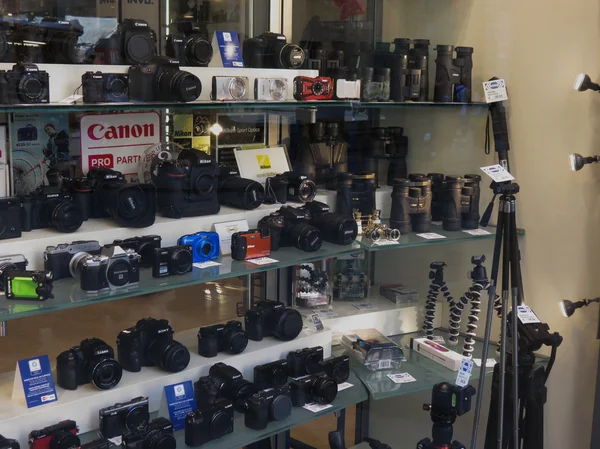 Camera's en verrekijkers in Florence — Stockfoto