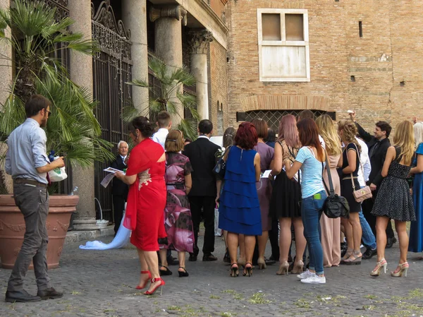 Roma Italia Circa Julio 2016 Personas Elegantemente Vestidas Una Boda — Foto de Stock