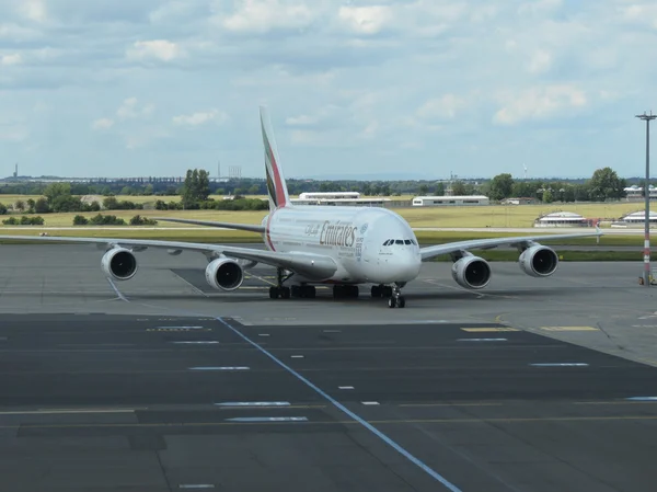 Airbus A380 de las aerolíneas Emirates —  Fotos de Stock