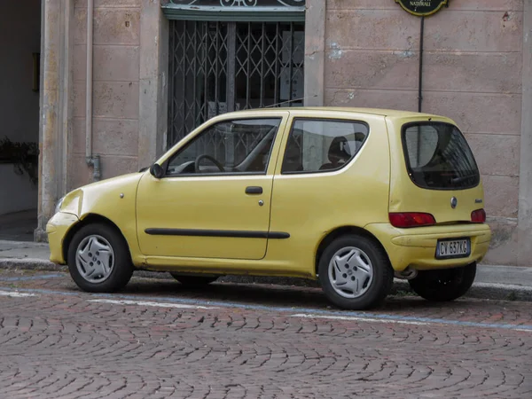 Milán Italia Circa Octubre 2020 Coche Amarillo Fiat Seicento —  Fotos de Stock