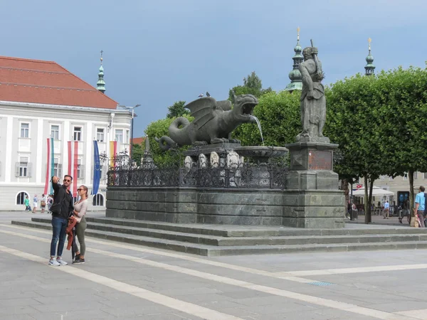 Klagenfurt Rakousko Circa Říjen 2020 Dračí Památka Hlavním Náměstí Mladým — Stock fotografie