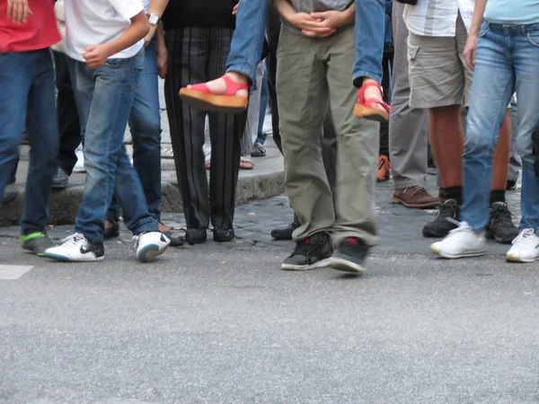 Gente Cruzando Calle Cruce Cebra — Foto de Stock