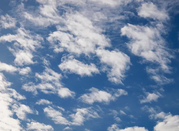 Μπλε Ουρανός Λευκά Σύννεφα Χρήσιμα Φόντο — Φωτογραφία Αρχείου