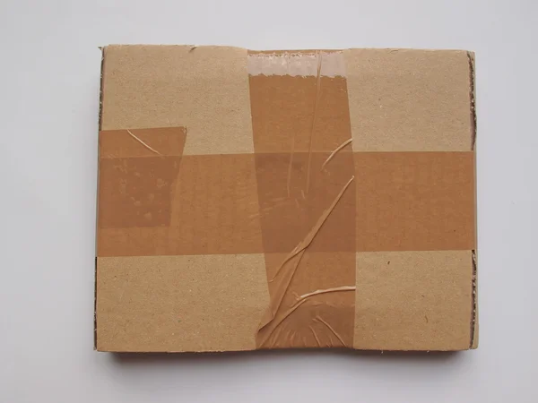 Paquete de cartón con cinta adhesiva — Foto de Stock