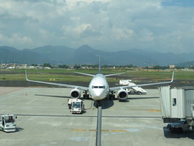 Orio Al Serio, İtalya - Eylül 2014 yaklaşık: Ryanair Jet uçakları yatılı için hazırlanıyor. Ryanair dünyanın en büyük düşük maliyetli havayolu şirketidir. 