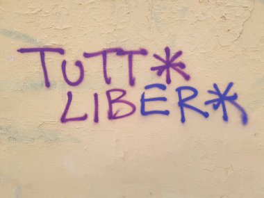 Çevirisi bedava olan herkes bir duvara yazıldı.