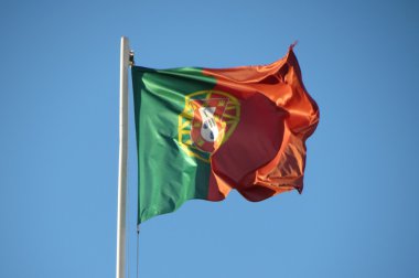 Havada yüzer Portekiz'den Portekiz bayrağı
