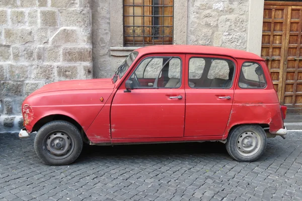 Красный Renault 4 — стоковое фото