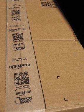 Amazon logo karton kutu