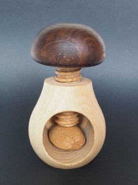 mantar şeklindeki Fındıkkıran