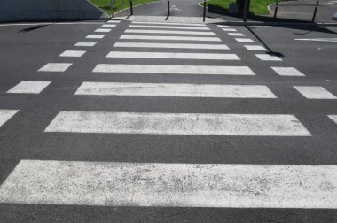 Yaya geçidi, zebra kapısı olarak da bilinir