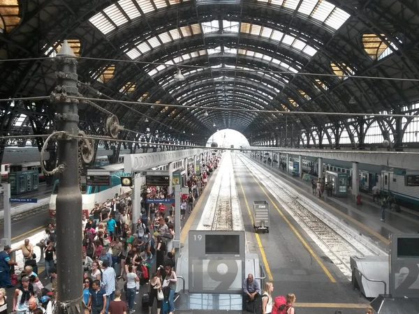 Mailand Italien Juli 2014 Milano Centrale Hauptbahnhof Mailand Mit Zügen — Stockfoto