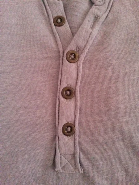 ボタンのグレー生地シャツ詳細 — ストック写真