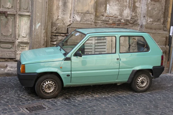 Rzym Włochy Października 2015 Jasny Zielony Fiat Panda Samochód Zaparkowany — Zdjęcie stockowe