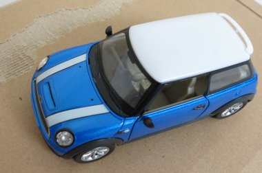 hafif mavi Mini Cooper araba (2013 sürümü)